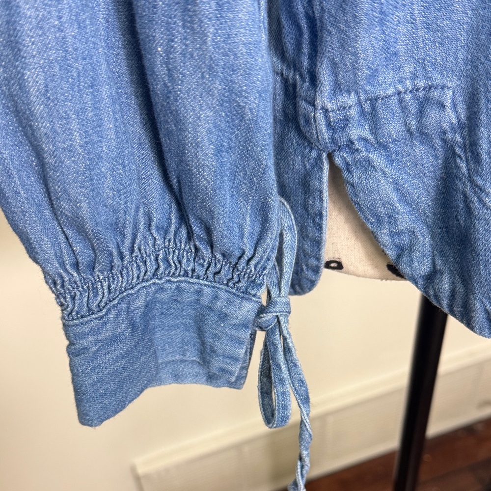 OLD NAVY Blue Denim Chambray V Neck Cotton Top SZ S Festival Beach Fall Classic - Picture 5 of 10